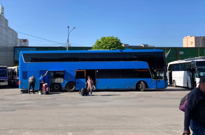 blauwe Van Hool bus van Krakau naar Lviv