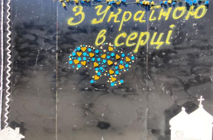"met oekraïne in het hart" op een muur geschreven in Zbarazh