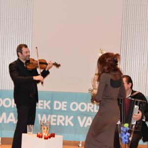 Ambassadeurs bloemen muzikanten