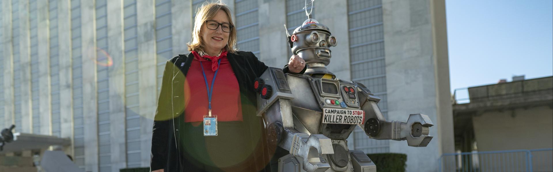 campagne tegen killer robots - robot met campagneverantwoordelijke