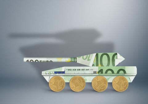 tank gemaakt van geld