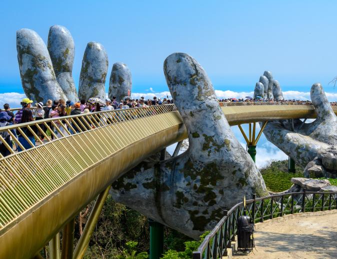 Brug met handen in Vietnam