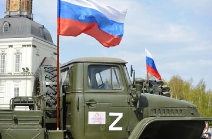 Z teken op een russische legervrachtwagen