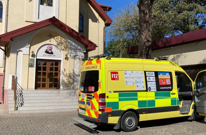 ambulance bij de kerk van de kapucijnen