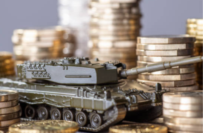 Alleen moeten we opletten dat we niet ons veiligheidsbeleid gaan vormgeven op basis van industriële belangen. Want dan creëer je een industrie die er zelf alle belang bij heeft, dat er militaire paraatheid is, dat er militaire conflicten zijn.”  -Orry Van de Wauwer