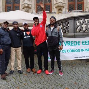 Leuvense Vredesbeweging geeft met Adamu TV vrede een stem op de Grote Markt