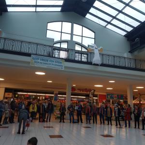 flashmob in Kapellen met het Regenboogkoor