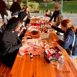 Protestborden schilderen voor Die In