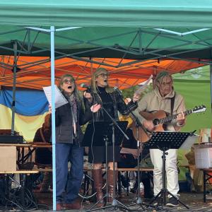 Samen zingen tijdens de slotceremonie