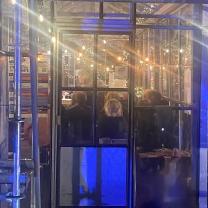 Theatermonoloog "IkWilHetEnIkWilHetNu - Ode aan de Democratie" van Simone Milsdochter